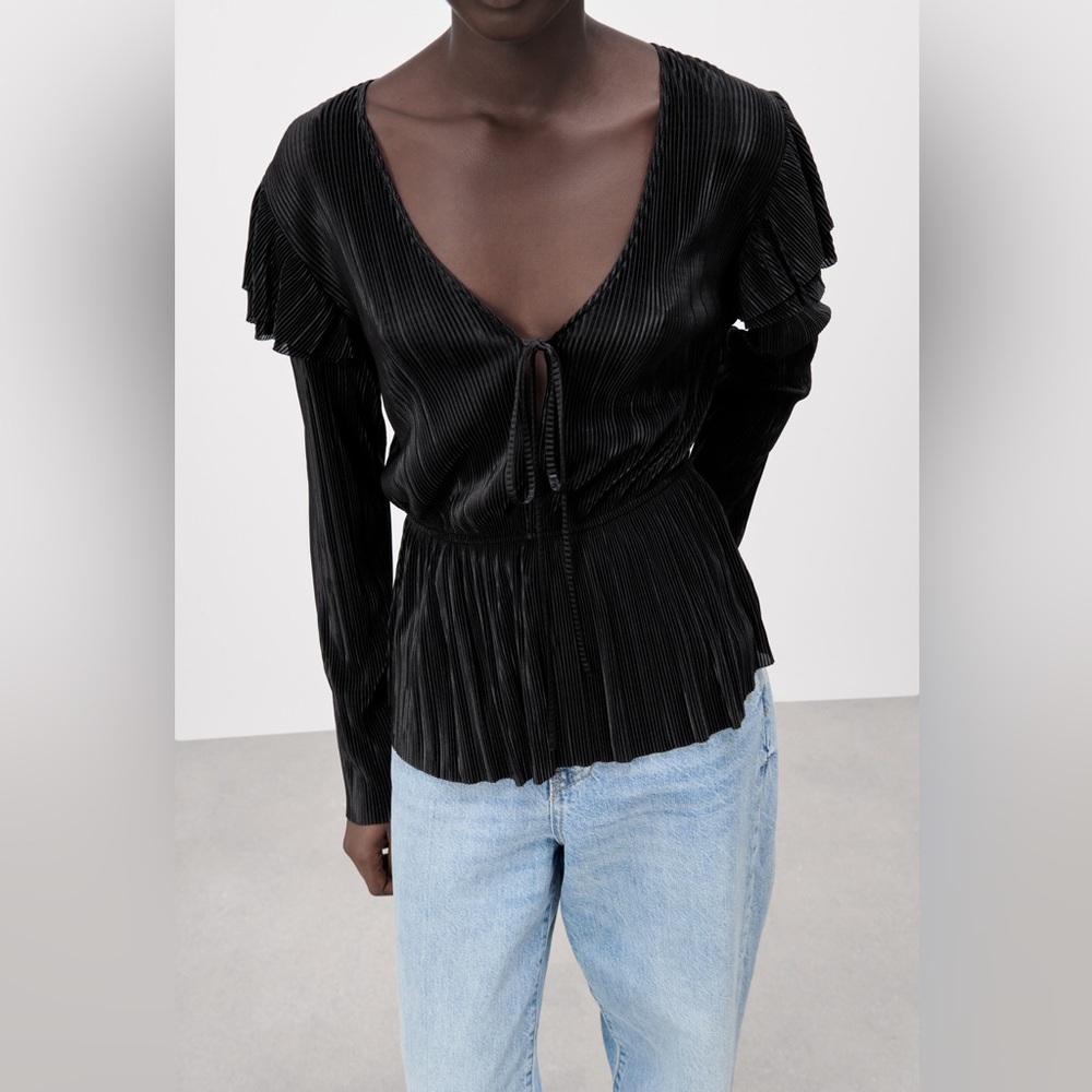 Black Zara ruffle top nwt